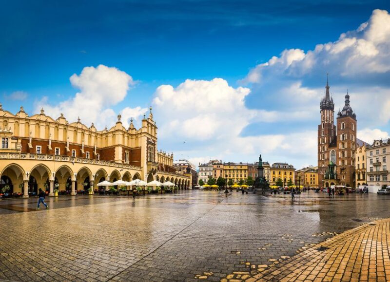 Krakow: Guided Sightseeing E-Scooter Tour With Food Tasting - Key Sights to See