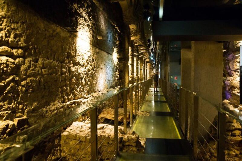 Krakow: Guided Tour of Rynek Underground - Key Points