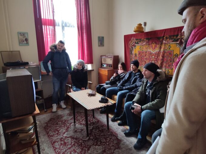 Krakow: Guided Tour to Nowa Huta on Commie Retro Van - Vintage Commie Van Experience