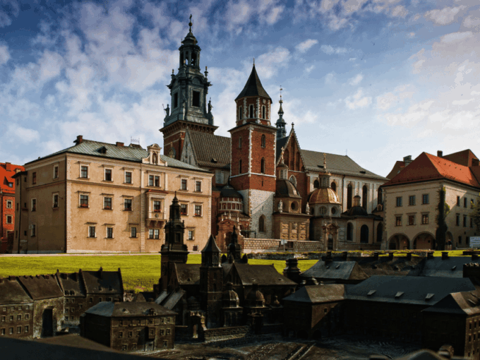 Krakow in a Nutshell: A Self-Guided Audio Walk in English - St. Marys Basilica
