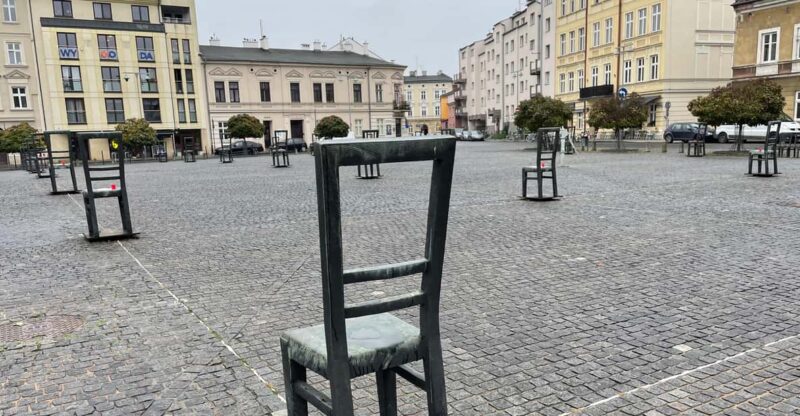Kraków: Jewish Quarter and Ghetto Self-Guided Walking Tour - Key Points