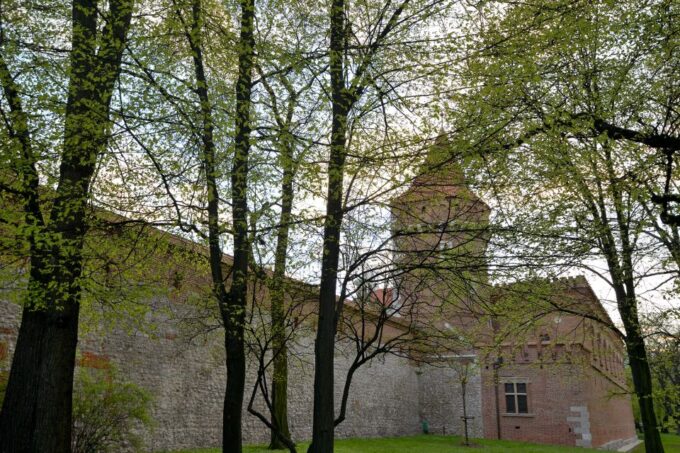 Krakow: Morning City Highlights Walking Tour With Breakfast - Community Impact