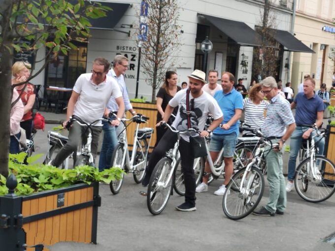 Krakow: Multilingual Tour On Electric Bikes - Booking and Cancellation Policy