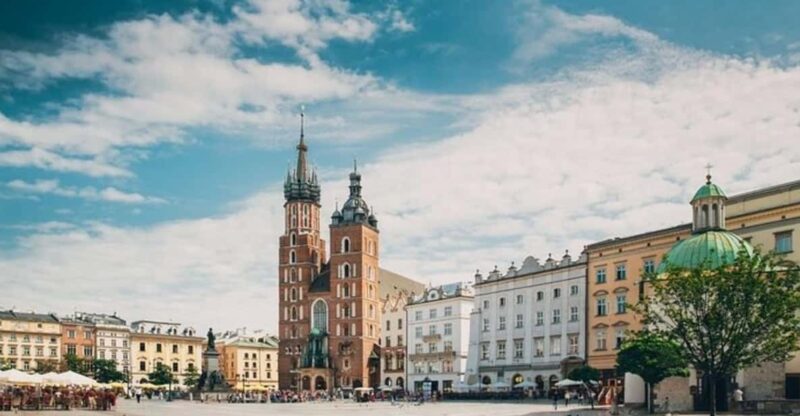 Krakow : Must-See Walking Tour With A Guide - Key Points