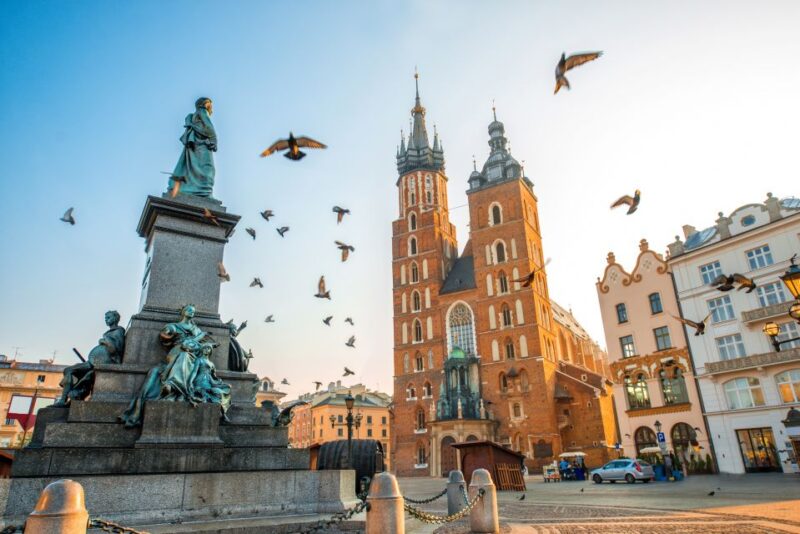 Krakow: Old Town Audio-Guided Walking Tour With Headset - Explore Krakows Old Town