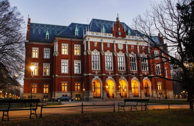 Krakow: Old Town Audio-Guided Walking Tour With Headset - Hidden Gems and Secrets