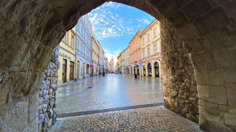 Krakow: Old Town Audioguided Walking Tour - Experience and Highlights