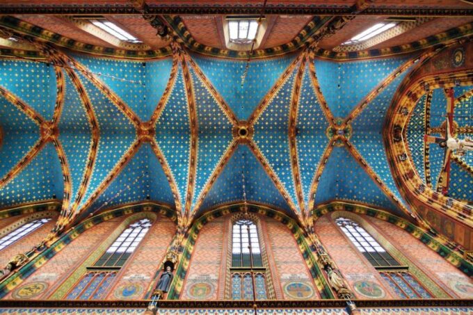 Krakow: Old Town Short Walk With St. Marys Basilica Visit - Customer Reviews