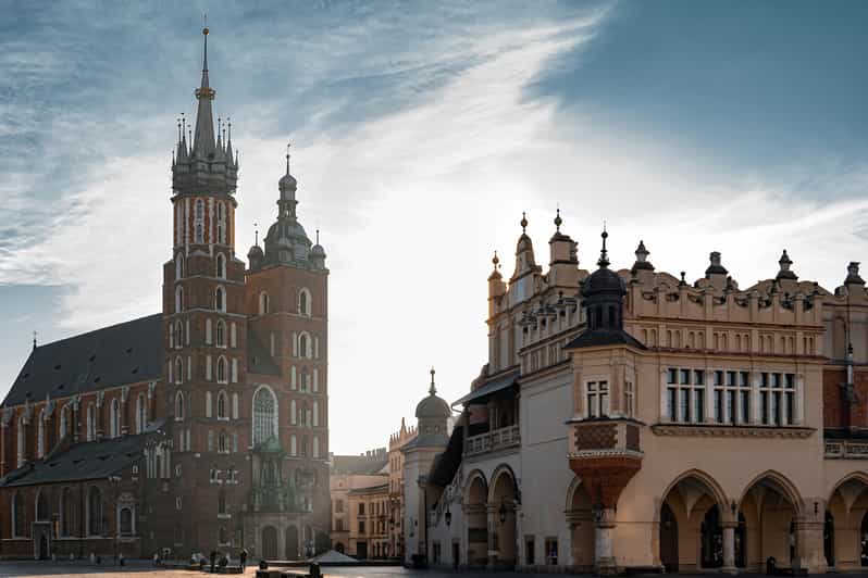 Krakow: Old Town Tour With Our Local Guide - Key Points