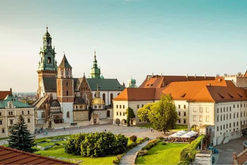 Krakow : Old Town Walking Tour With a Guide - Booking and Languages