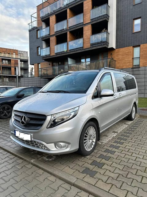 Krakow: Premium-Class Airport Private Transfer - Vehicle and Amenities