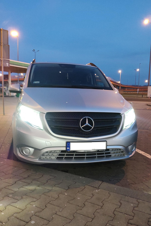 Krakow: Premium-Class Airport Private Transfer - Driver and Communication