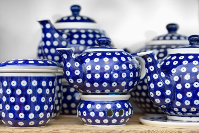 Krakow: Private Shopping Tour With Snacks and Beer Tasting - Regional Pottery and Art Galleries