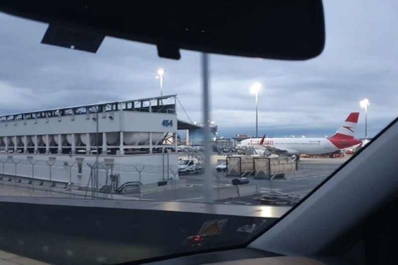 Krakow: Private Transfer to Vienna International Airport - Vehicle Specifications
