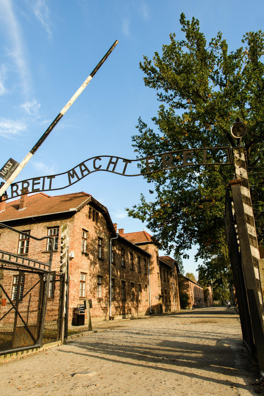 Kraków: Private Transport to the Auschwitz-Birkenau Museum - Pickup and Drop-off Locations