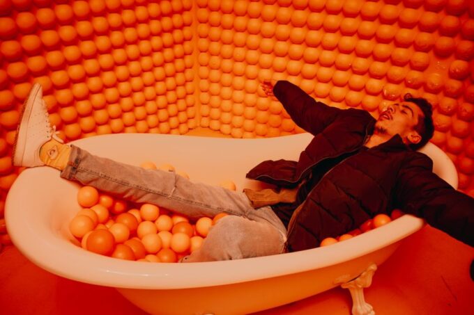 Krakow: Pub, Bar & Club Crawl - Professional Photography and Games