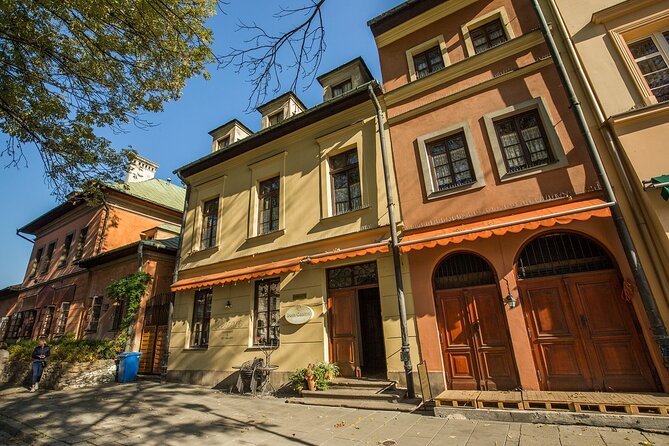 Krakow: River Cruise and in the Footsteps of Jewish Heritage Tour in a Golf Cart - Meeting and Pickup