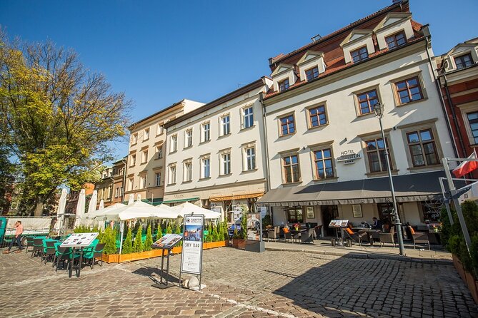 Krakow: River Cruise and in the Footsteps of Jewish Heritage Tour in a Golf Cart - Scheduling and Arrival