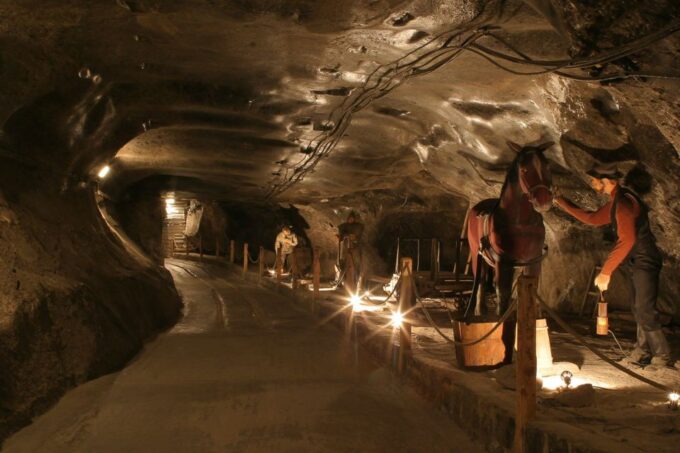 Krakow: River Cruise and Wieliczka Salt Mine Group Tour - Getting to the Meeting Point