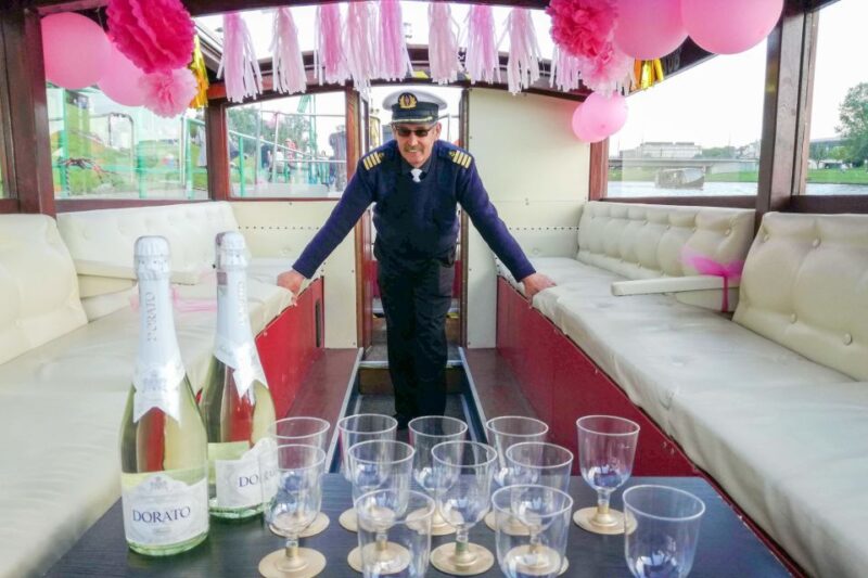 Krakow: Romantic Evening Vistula Cruise With a Glass of Wine - Key Points