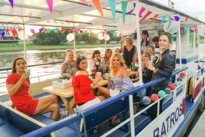 Krakow: Romantic Evening Vistula Cruise With a Glass of Wine - Recommendations
