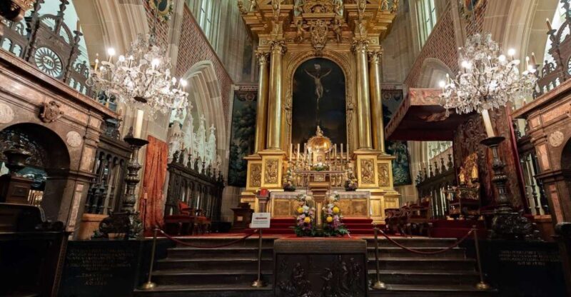 Krakow: Royal Cathedral and City Basilica Guided Tour - Wawel Royal Cathedral