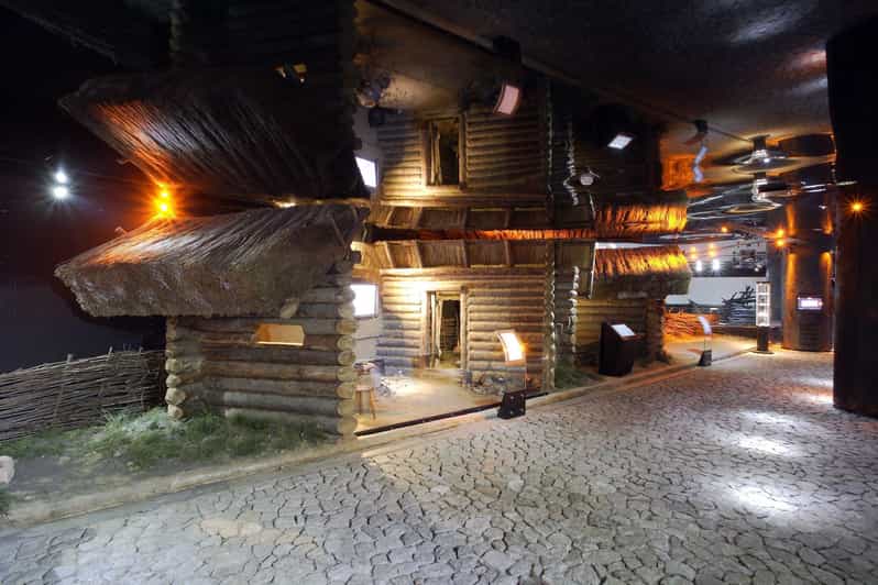 Krakow: Rynek Underground Museum Entrance - Unique Artifacts and Exhibits