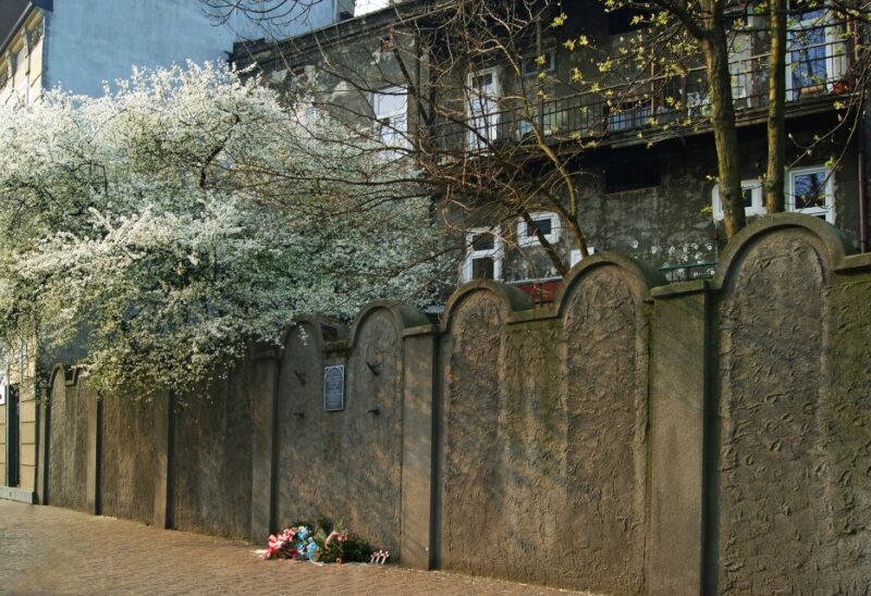 Krakow: Schindlers Factory Ghetto and Jewish Heritage Tour - Guided Tour Features