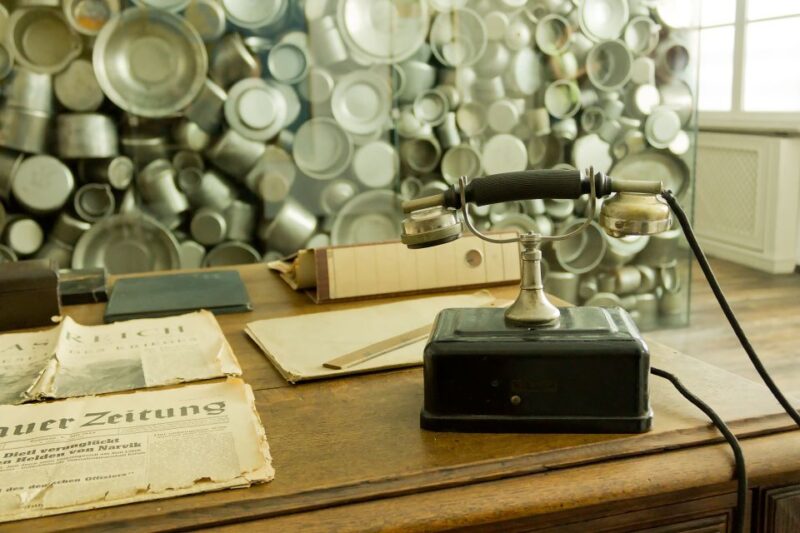 Krakow: Schindlers Factory, Jewish Ghetto & Salt Mine Tour - Exploring the Jewish Ghetto