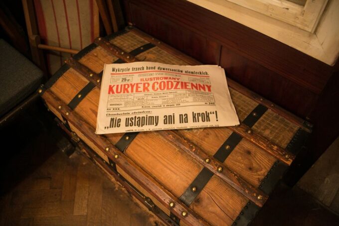 Krakow: Schindlers Factory, Jewish Ghetto & Salt Mine Tour - Transportation and Logistics