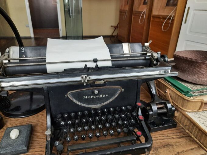 Krakow: Schindlers Factory Tour With Entrance Ticket - Tour Duration and Schedule