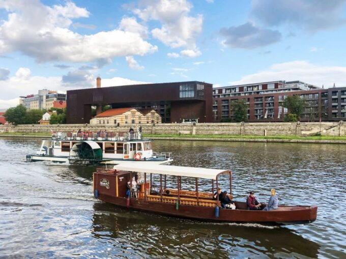 Krakow: Sightseeing Cruise by Vistula River - Cruise Experience Details