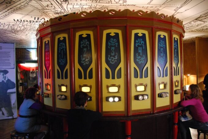 Krakow: Skip-the-line Oskar Schindler's Museum Private Tour - Tour Languages