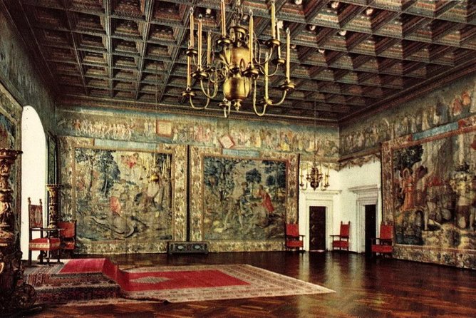Krakow Skip The Line Wawel Castle and Cathedral Private Tour - Highlights of the Experience