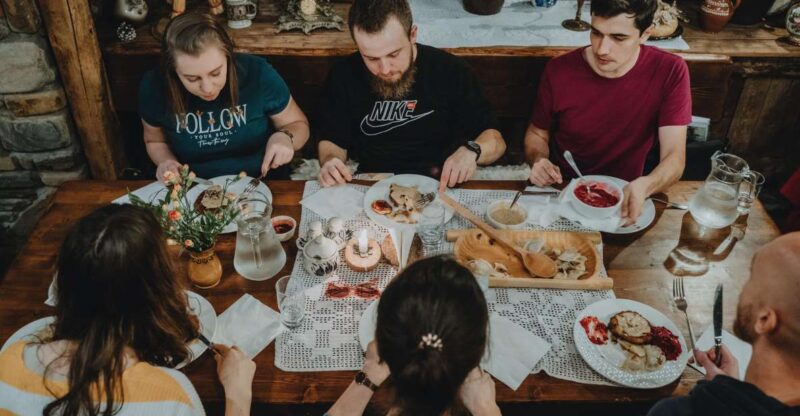Krakow: Traditional Polish Food and Drinks Tasting Tour - Important Meeting Information