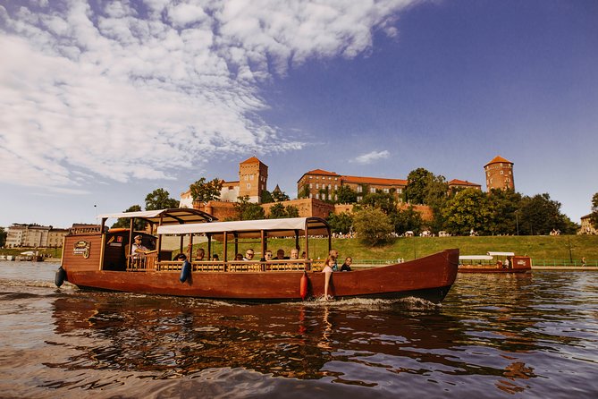 Krakow Vistula River 1 Hour Sightseeing Cruise - Cruise Experience and Ambiance