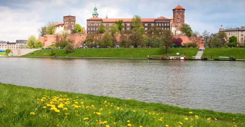 Krakow: Vistula River Cruise and Wieliczka Salt Mine Tour - Itinerary Details