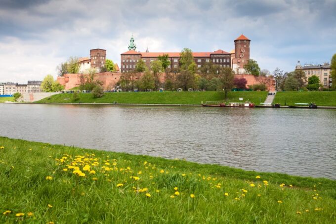 Krakow: Vistula River Cruise and Wieliczka Salt Mine Tour - Tour Duration and Group Size