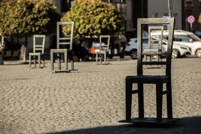 Krakow: Vistula River Cruise & Former Ghetto Walking Tour - Frequently Asked Questions