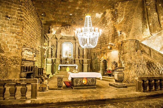 Krakow: Wawel Castle and Wieliczka Salt Mine 1 Day Guided Tour With Lunch - Exploring Wawel Castle