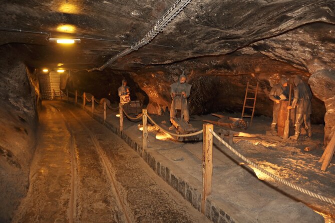 Krakow: Wawel Castle and Wieliczka Salt Mine 1 Day Guided Tour With Lunch - Lunch and Refreshments