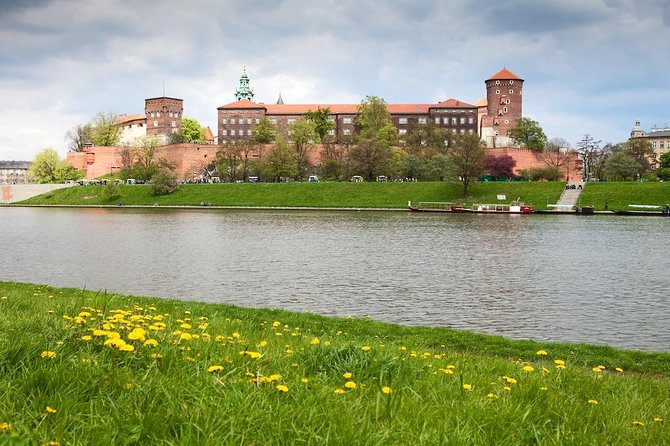 Krakow: Wawel Castle & Cathedral and Wieliczka Salt Mine Guided Tour With Lunch - Wieliczka Salt Mine Exploration