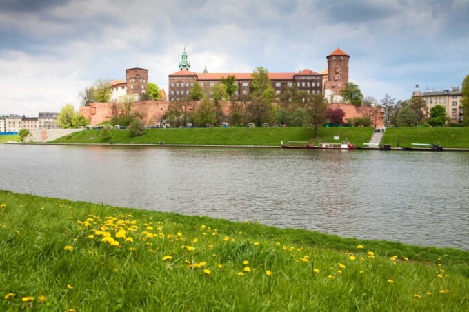 Krakow: Wawel Castle, Cathedral, Rynek Underground & Lunch - Lunch and Convenience