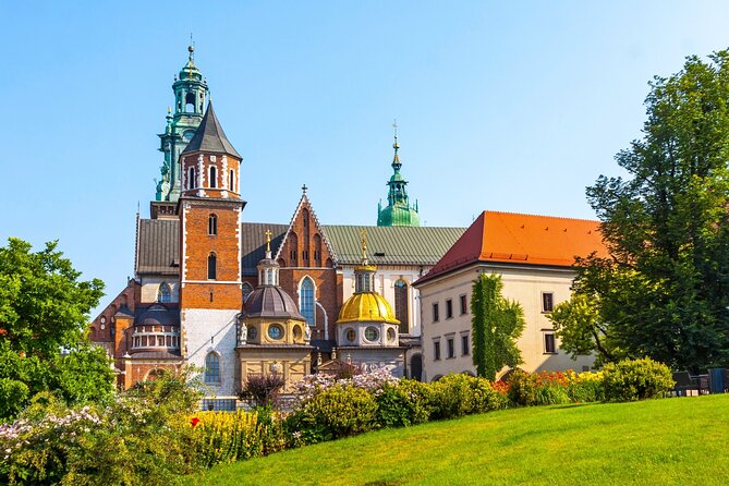 Krakow: Wawel Cathedral Guided Tour With Admission Tickets - Tour Schedule and Accessibility