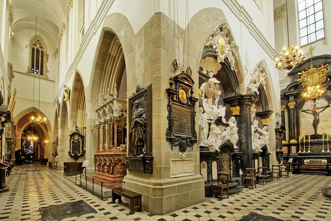 Krakow: Wawel Cathedral Guided Tour With Admission Tickets - Important Notes