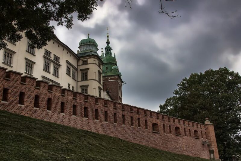 Krakow: Wawel Royal Hill Guided Tour - Participant Categories