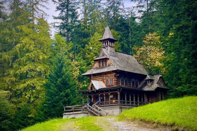 Krakow: Zakopane Tour With Thermal Hot Baths & Hotel Pickup - Exploring Zakopanes Old Bazaar and Krupowki Street