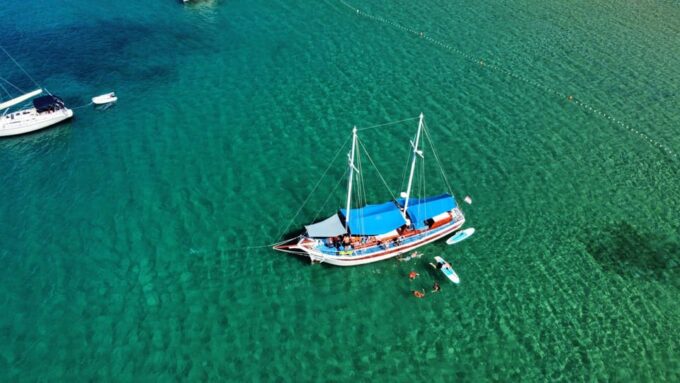 Krilo Jesenice/Omiš/Podstrana/Split: Daily Boat Trips - Accessibility and Language Options