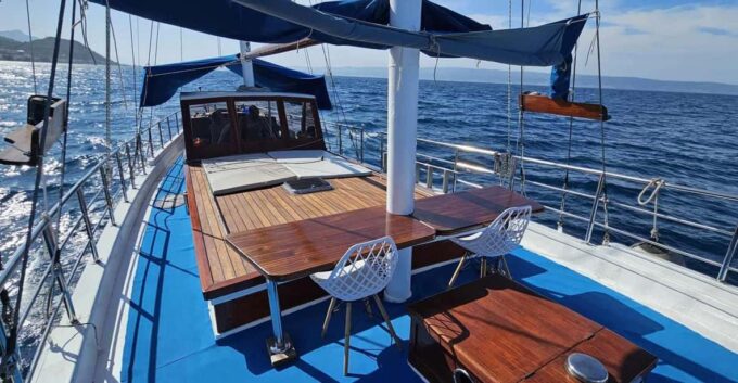 Krilo Jesenice/Omiš/Podstrana/Split: Daily Boat Trips - Group Experiences