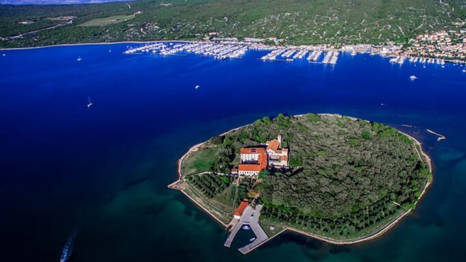Krk Island: Half-Day Boat Trip to Five Islands - Cres Islands Coastal Scenery